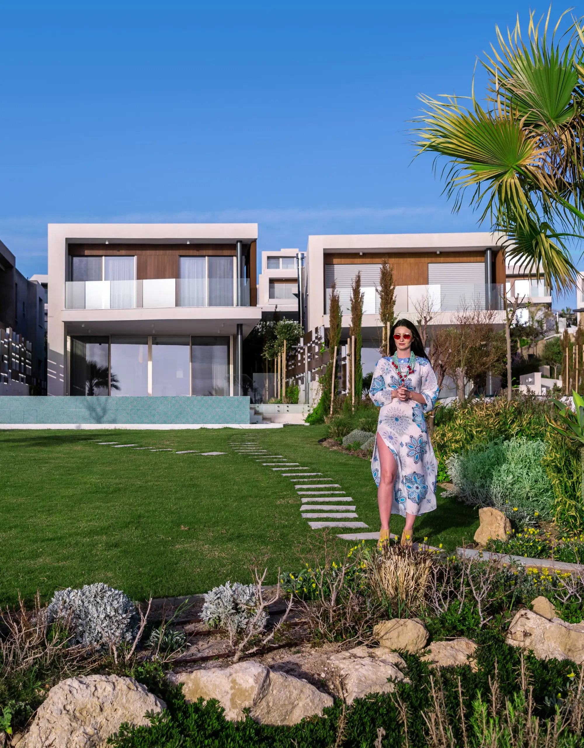 Acropolis Homes - Adonis Beach Villas - Immobilienagentur - Immobilienfoto - Garten