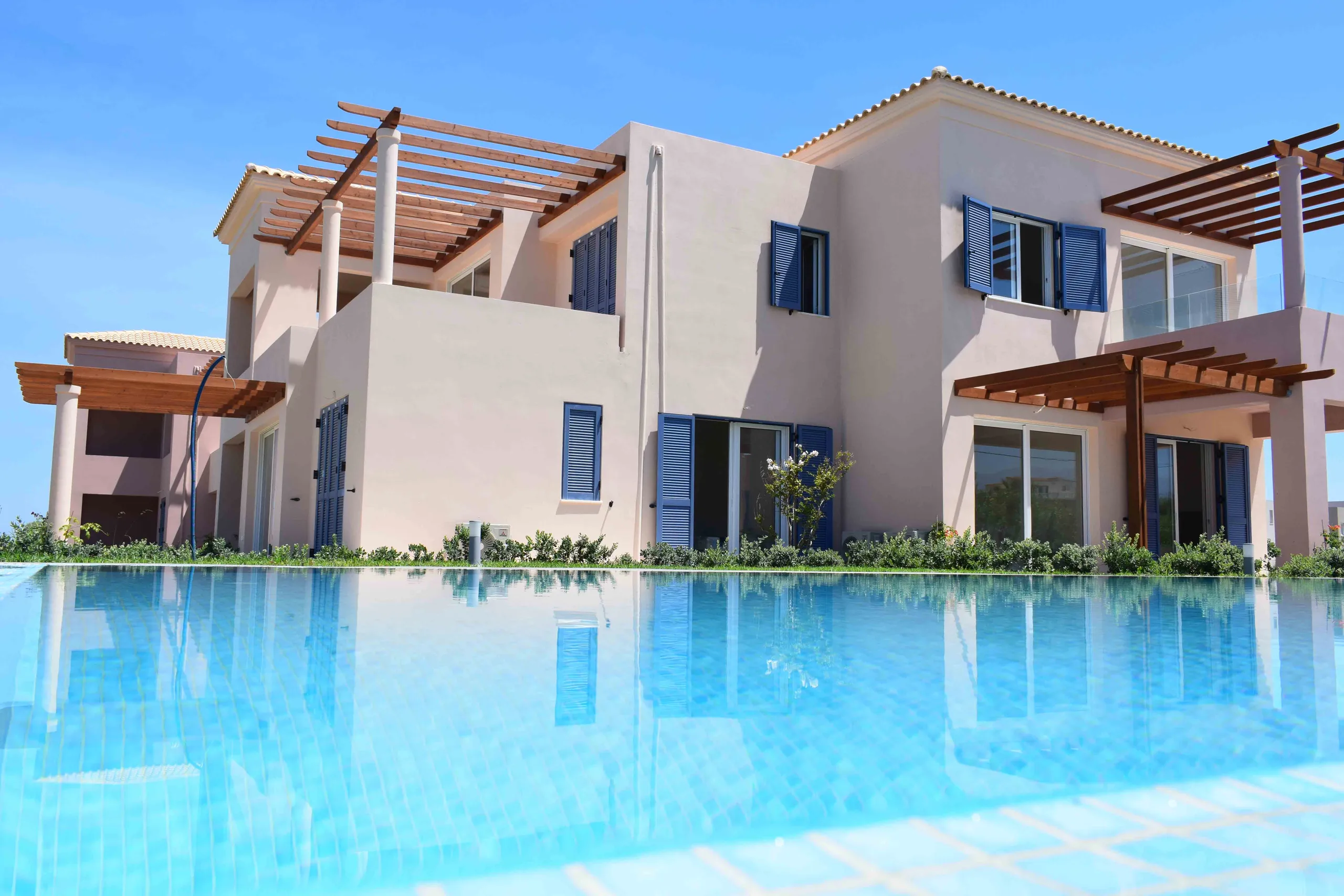 Acropolis Homes - Aegean Blue Apartments - Immobilienagentur - Immobilienfoto - Schwimmbad