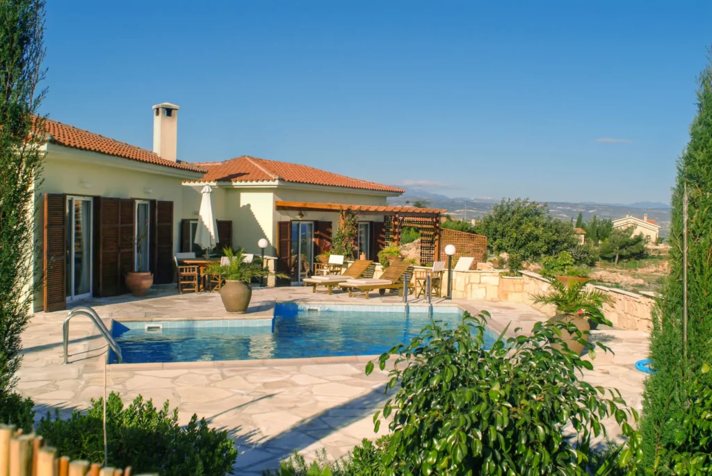 Acropolis Homes - Pissouri Villas - Immobilienagentur - Immobilienfoto - Villa mit Pool